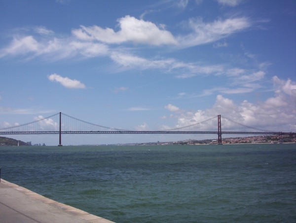 Puente 25 de Abril