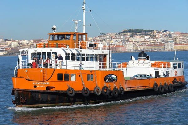 ferry lisboa cacilhas